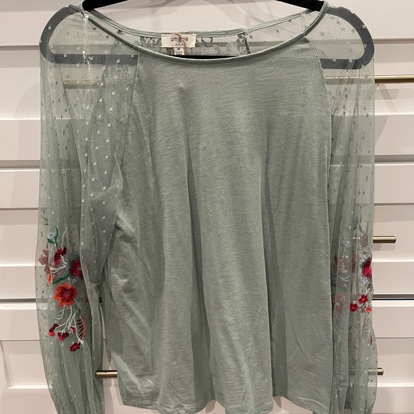 Sheer sleeve top - Picture 2 of 3